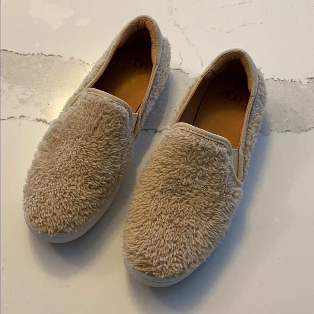 NWOT UGG Sherpa Flats